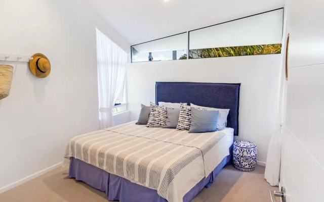 Aqua Promenade Beachfront Apartments
