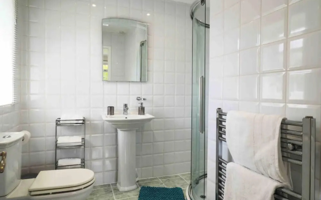 Inviting 7-bed House With sea Views in Hythe