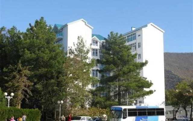 Компасс Отель Кристалл