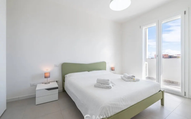 Modern Bright 2BR Retreat With Balcony