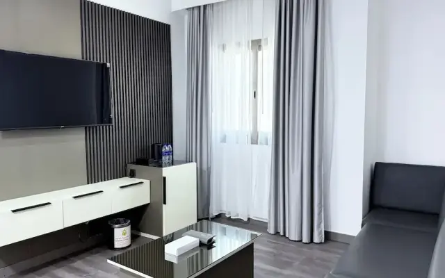Royal Tulip Dancenter Suites Sharjah
