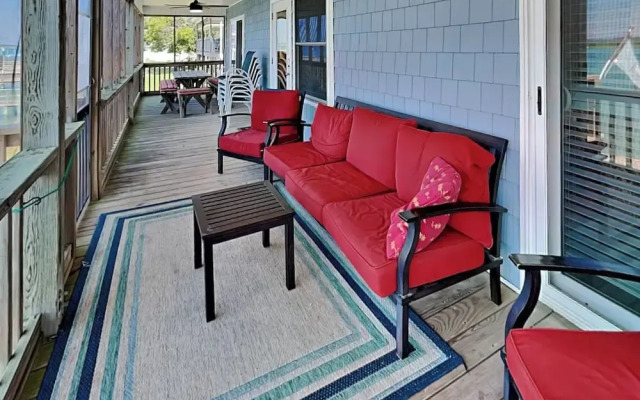 Lindy-B by Topsail Realty
