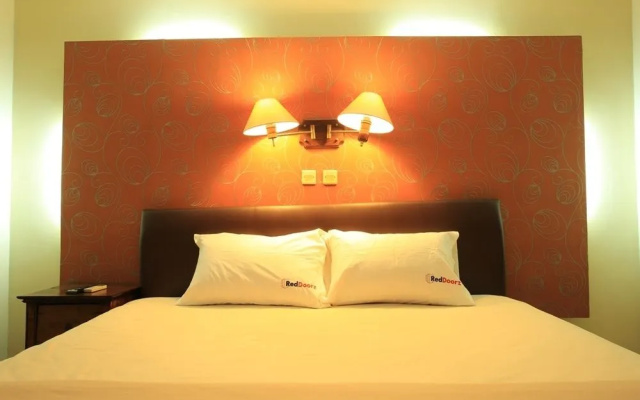 RedDoorz Near Discovery Mall Kuta