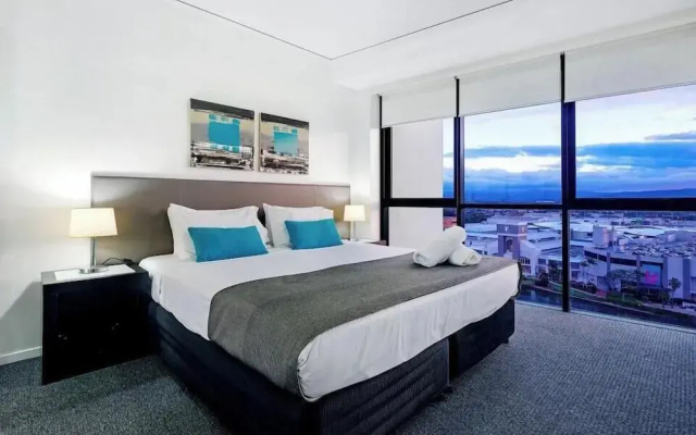 Broadbeach Skyline 3 Bedroom Retreat