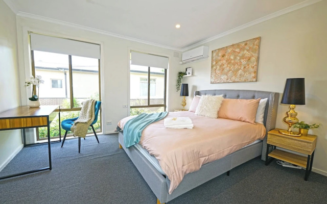 Maroondah 3BR Brick House