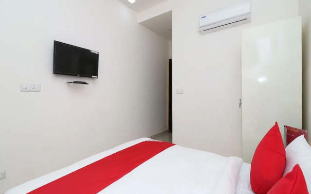 OYO 13406 Hotel Golden Leaf