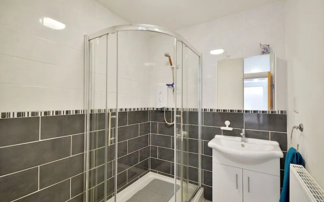 Brightwater Ground Floor Apartment up to 6 Guests