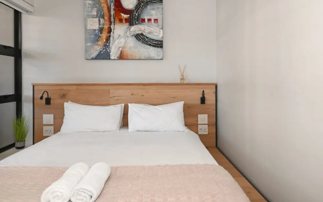 One Bedroom Green Point Spacious