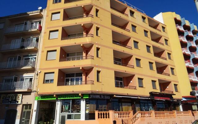 Отель Apartamentos Elvira Испания, Бланес - отзывы, цены и фото номеров - забронировать отель Apartamentos Elvira онлайн вид на фасад