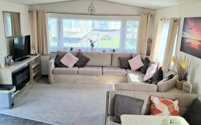 3 Bedroom Caravan - Sleeps 8 - Pets & Free Parking