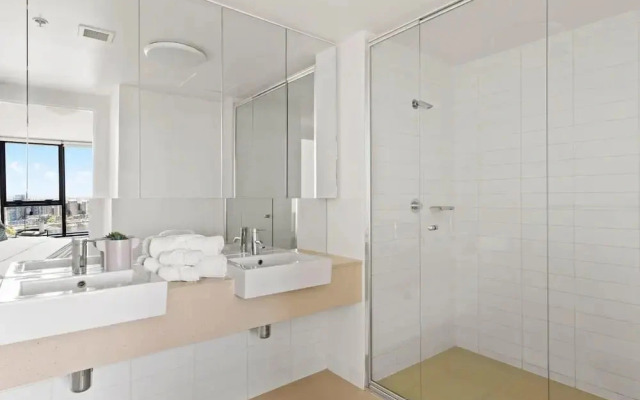 A 2BR Apt With Amazing Harbor Views, Free Parking