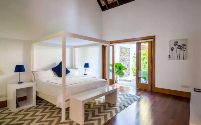 Sunny Vacation Villa 65
