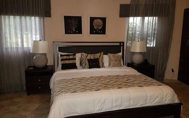 New six Bedroom With BBQ and Large Pool