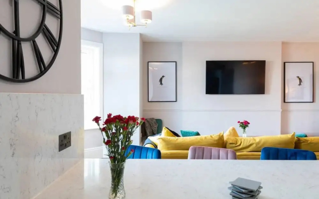 Beachfront Escape & Wow Sea Views, Luxury Retreat
