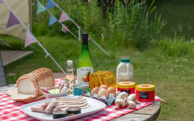 Lloyds Meadow Glamping Delamere Chester