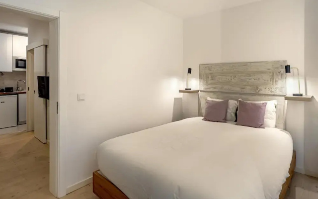 Downtown Modern Apartments by Homing