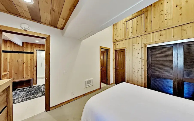 Spectacular Condo Slopeside Location and Mountain View! Close to Village Gondola by RedAwning