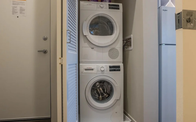 1 BR & 2 BR Apt in Central Business District by Frontdesk