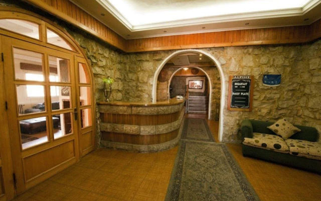 Alpine Hotel