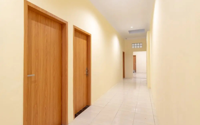 Oyo 1505 Studio 10 Home Stay