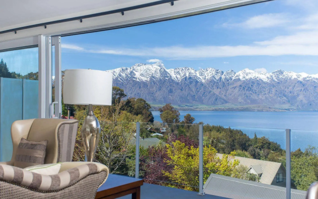 Gemini Lake View Villa