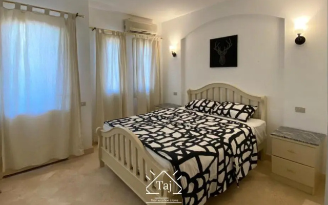 Taj Home, Amazing pool and lagoon view 2bedrooms apartment