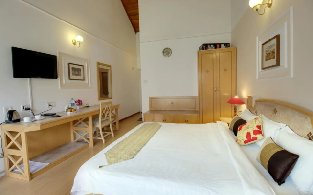 Neelesh Inn - Luxury Lake View Hotel With Swimming Pool On Bhimtal Lake