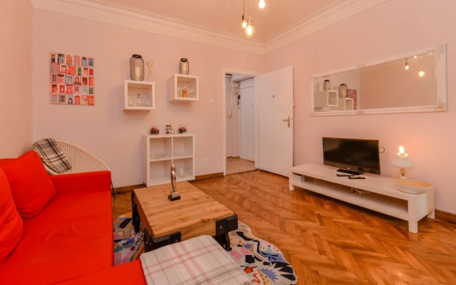 FM Deluxe 2-BDR Apartment - La La Land