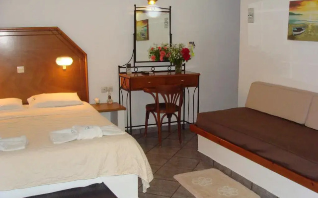 Akrogiali Studios & Rooms