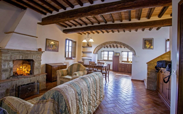 Vacation in Tuscany with swimming pool and tennis court
