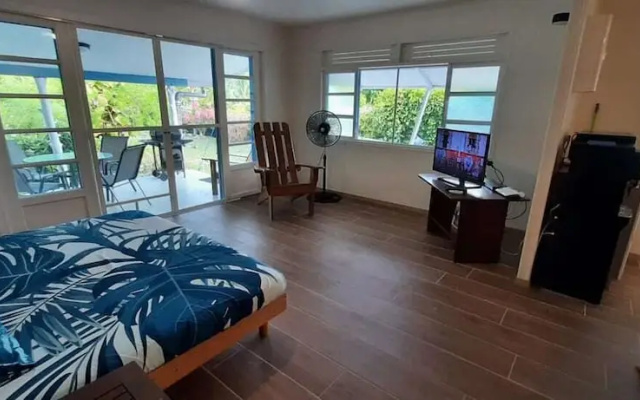 Moana Breeze Eco Lodge