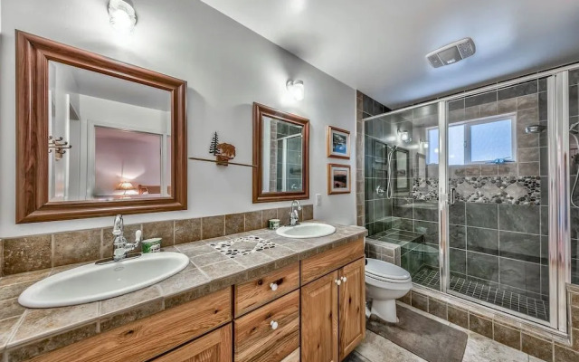 2716HM Hank Monk - 2 Br Chalet