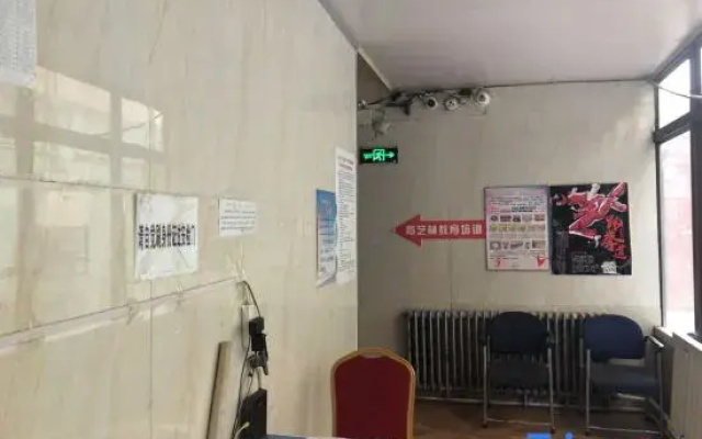Yueliangwan Hotel (Urumqi Gymnasium Road Shop)