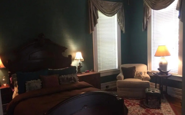 Belle Oaks Inn