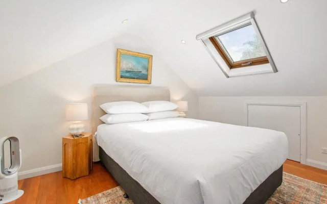 Stylish 2-bed House With Private Courtyard