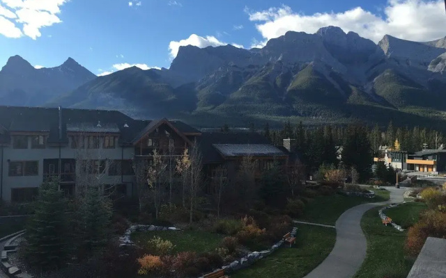 Rundle Cliffs Lodge by Canmore Premier