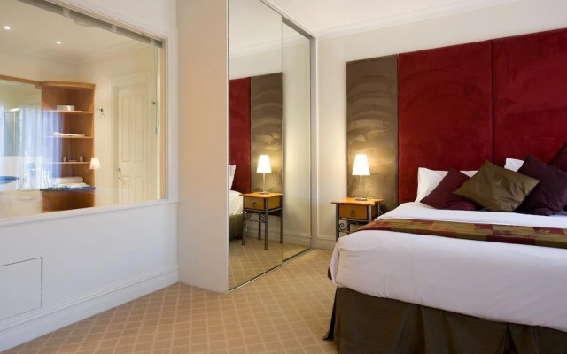 Lakeside Suites