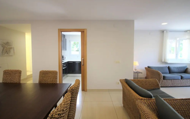 Attractive Holiday Home in Empuriabrava near Beach