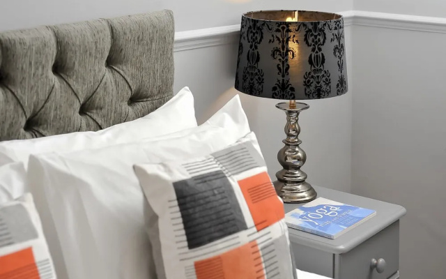 Select Serviced Accommodation - Canal Walk