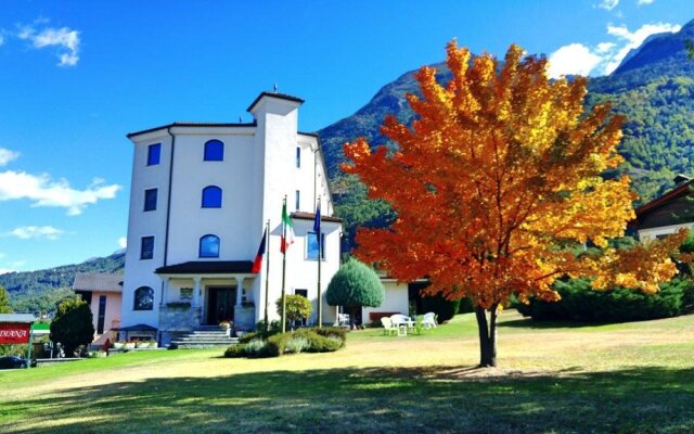Hotel Diana Поллейн вид на фасад