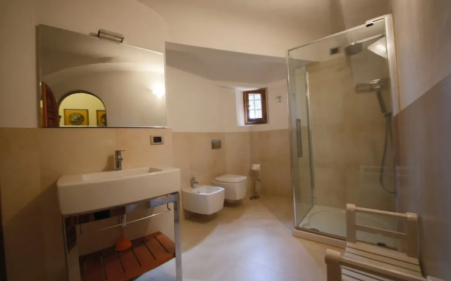 Charming Villa in Tuscany With Swimming Pool