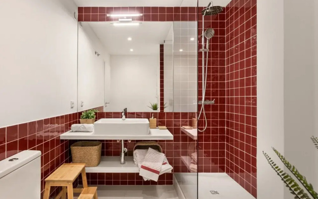 JOIVY Stunning 2-Br Flat W/Balcony In Porto
