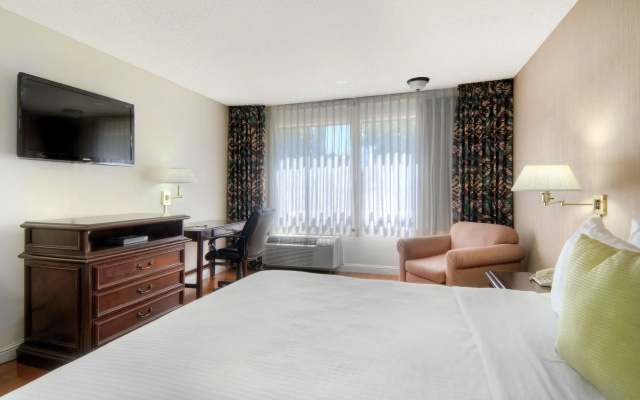 Days Inn & Suites by Wyndham Mountain View