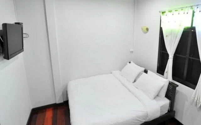 Huan Esan Place