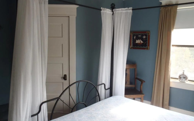 Haselwood Inn Bed & Breakfast
