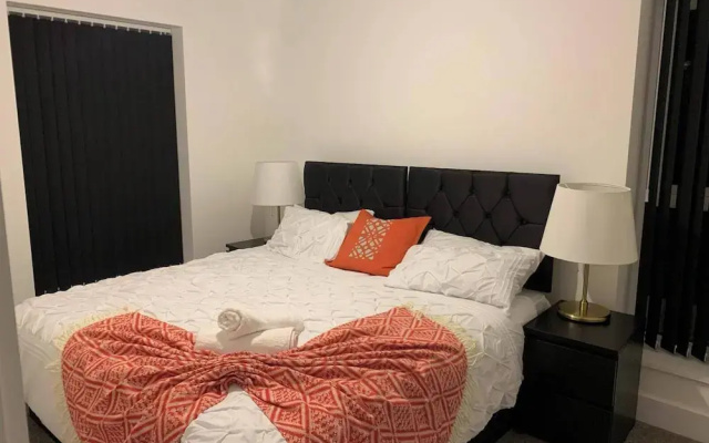 4bed House - Direct Links Into Central London