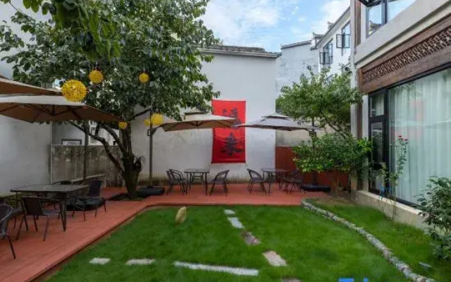 Hongcun Neighborhood · Smart Holiday Courtyard Homestay