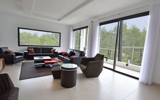 Villa on a High-end Residence in Nîmes With Heated Pool