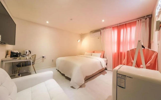 Hotel Momo Juice