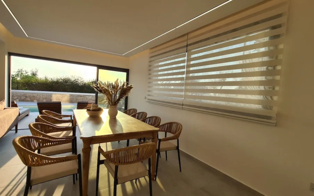 Phaedrus Living: Venus Seaview Lighthouse Villa